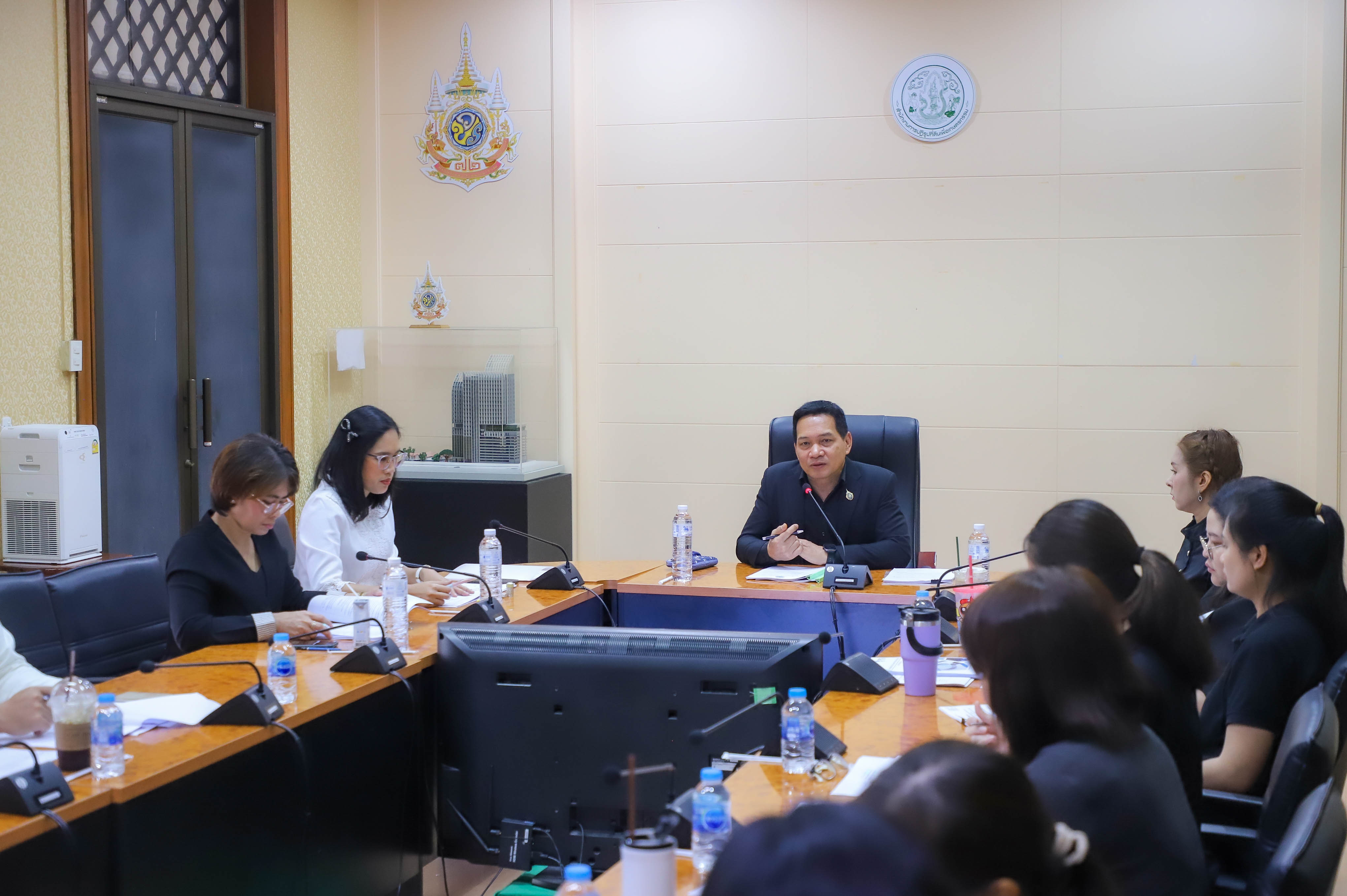 title - สบท. ประชุมชี้แจงและมอบหมายผู้รับผิดชอบในแต่ละตัวชี้วัดในส่วนที่เกี่ยวข้องกับกองทุนการปฏิรูปที่ดินเพื่อเกษตรกรรม ประจําปีงบประมาณ พ.ศ. 2569 